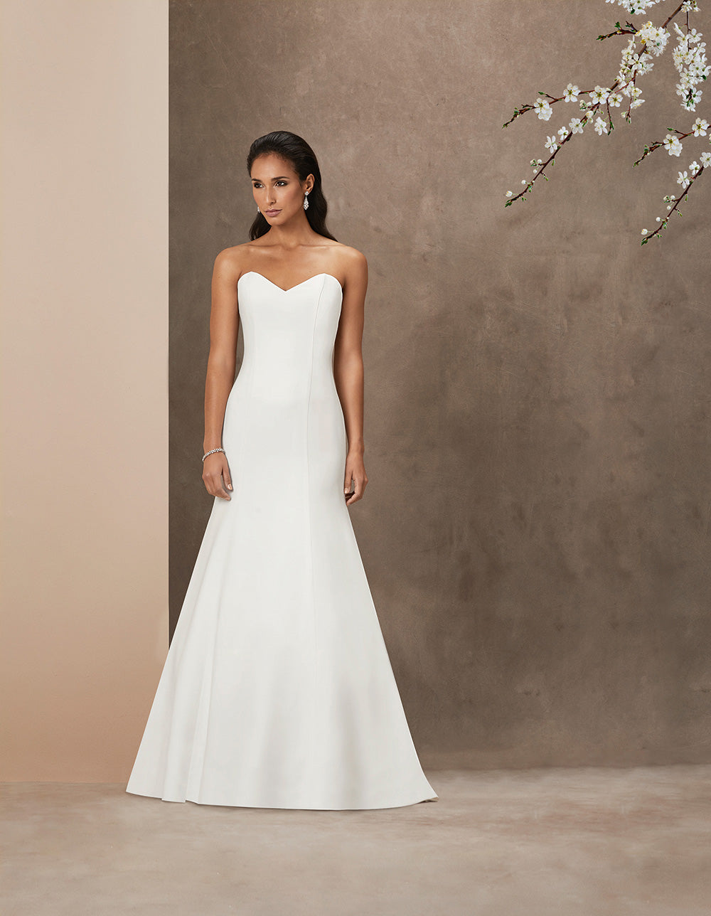 Strapless Wedding Dresses: Refined and Elegant Necklines